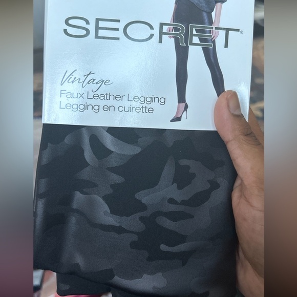 BNWT SECRET Women's Faux Leather Leggings Size Small Black Camo Print Stretchy - Picture 1 of 3